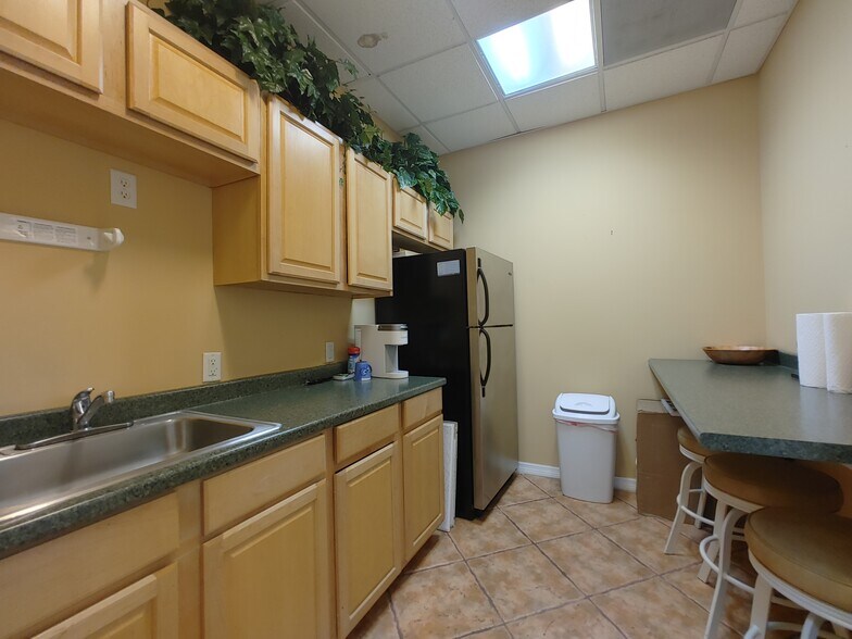 More Photos Of 5491 N University Dr, Coral Springs Office For Lease