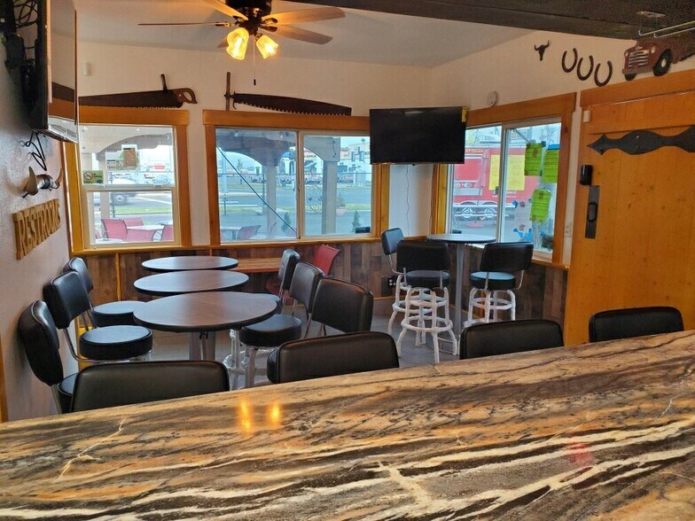 More Photos Of 411 Oregon Way, Longview Fast Food For Sale