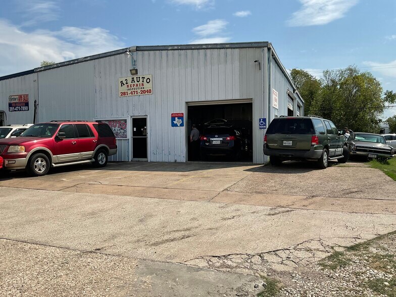 More Photos Of 1517 W Main St, La Porte Auto Repair For Sale