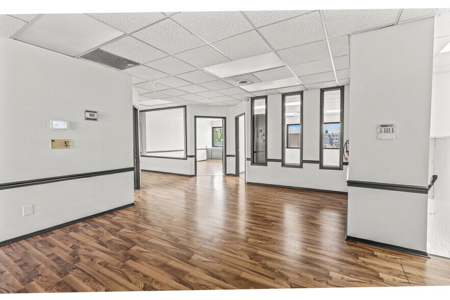 More Photos Of 454 Leon Ave, Kelowna General Retail For Lease