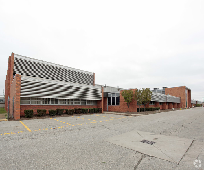 Primary Photo Of 2800 W 14 Mile Rd, Royal Oak Manufacturing For Lease