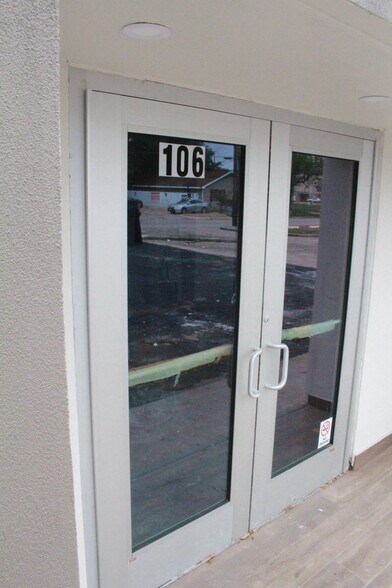 More Photos Of 302 W Defee Ave, Baytown Specialty For Sale