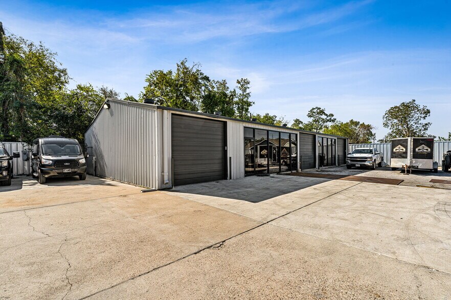Primary Photo Of 5703-5705 Edgemoor Dr, Houston Warehouse For Lease