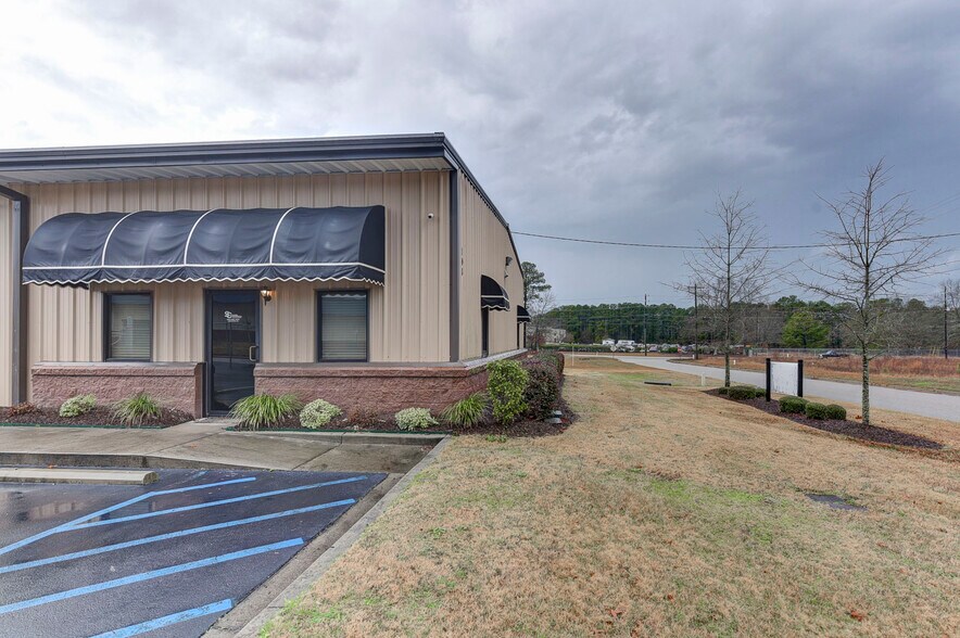 More Photos Of 108 Prides Way, Lexington Light Distribution For Sale