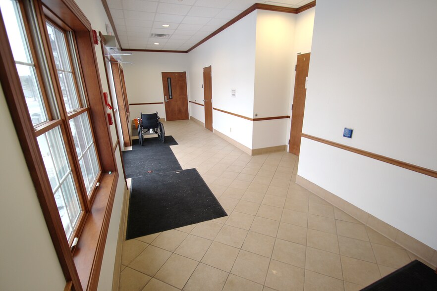 More Photos Of 1365 Kelso Dr, Kent Medical For Sale