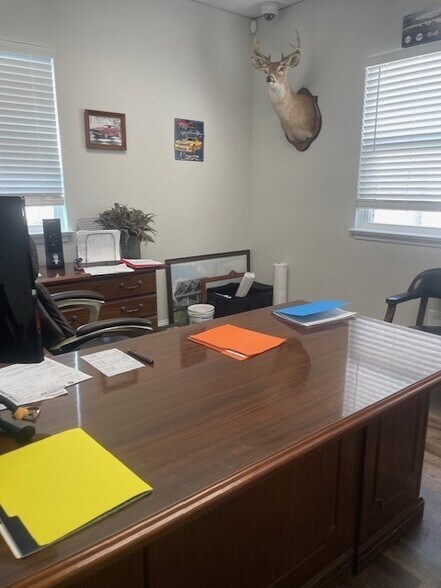 More Photos Of 350 W Brannen Rd, Lakeland Manufacturing For Sale