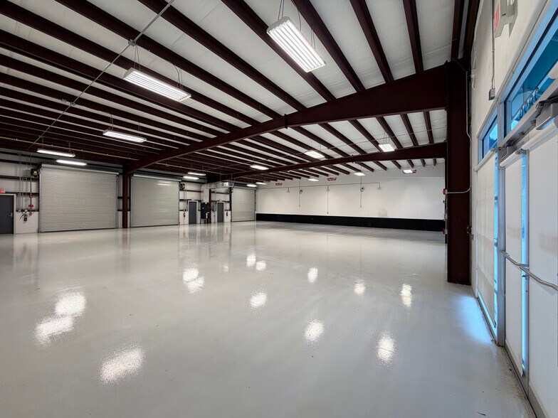 More Photos Of 2801 Flight Safety Dr, Vero Beach Service For Lease