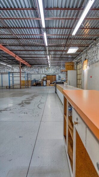 More Photos Of 2737 W 2nd Ave, Denver Warehouse For Lease