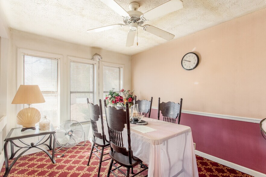 More Photos Of 1367 SW Highway 138, Riverdale Office For Sale