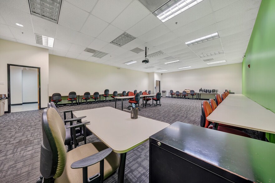 More Photos Of 2000 Virginia Ave, Collinsville Office For Lease