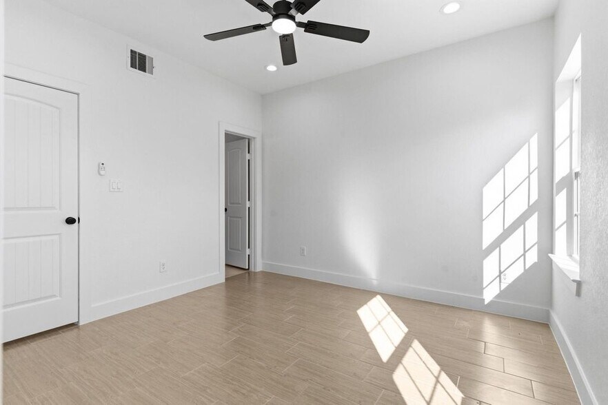More Photos Of 428 Rhode Island st, Houston Apartments For Sale
