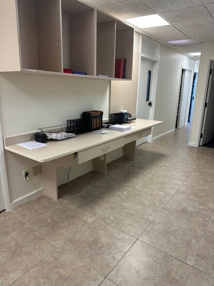 More Photos Of 4091 Colonial Blvd, Fort Myers Office For Sale