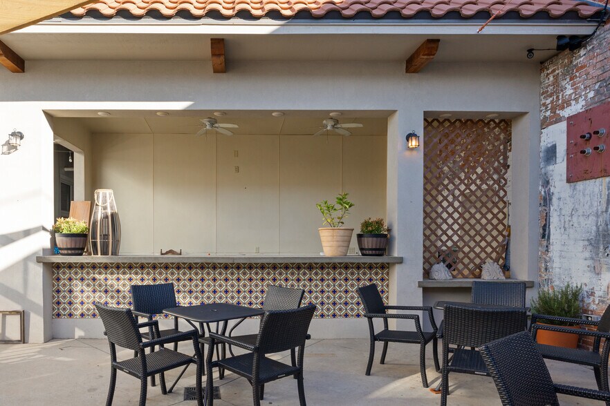 More Photos Of 411 S Main St, Fort Worth Storefront Retail Office For Sale