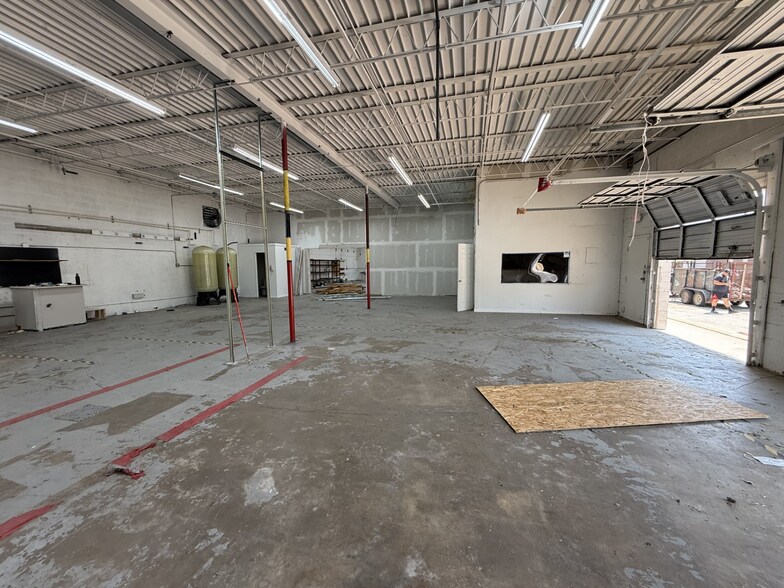 More Photos Of 4309 Action St, Garland Service For Lease
