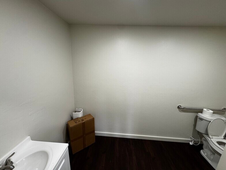 More Photos Of 8121 N Eastern Ave, Oklahoma City Office For Lease