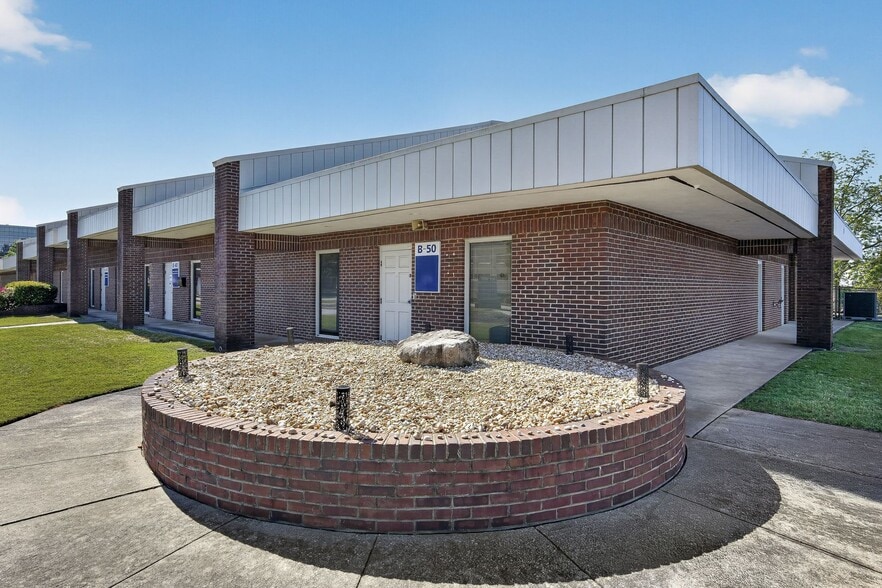 More Photos Of 500 18th St, Columbus Medical For Lease