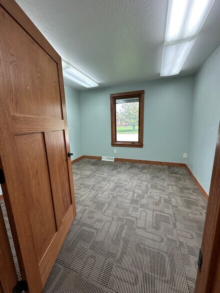 More Photos Of 820 W Summit St, Winterset Medical For Sale