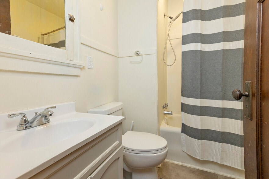 More Photos Of 2821 Monroe St, Madison Apartments For Sale