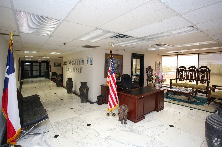 More Photos Of 415 E Airport Fwy, Irving Loft Creative Space For Lease