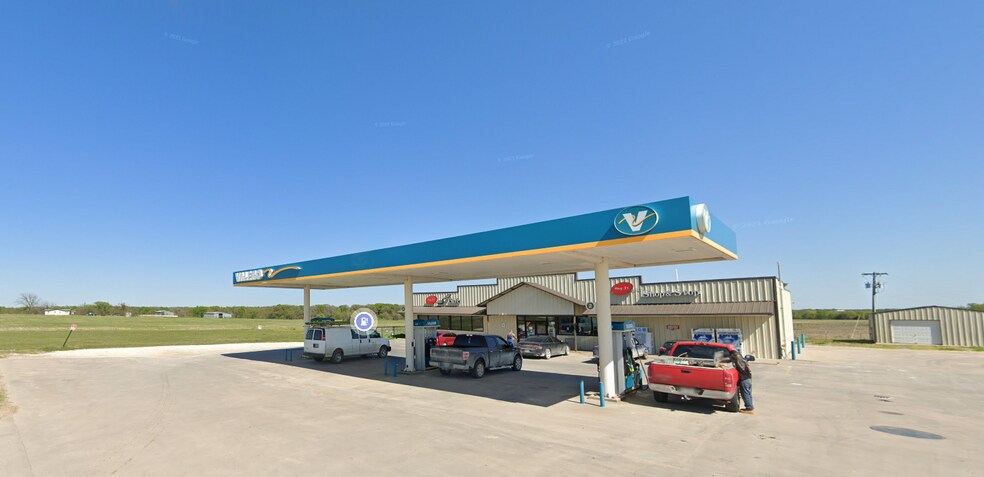 Primary Photo Of 1738 State Highway 31, Mount Calm Service Station For Sale