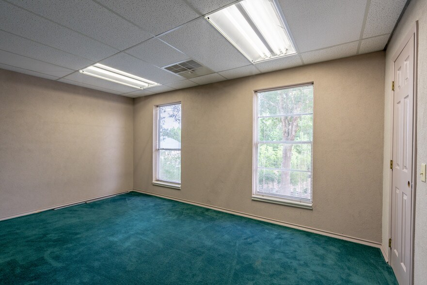 More Photos Of 28250 Fm-2978, Magnolia Medical For Lease