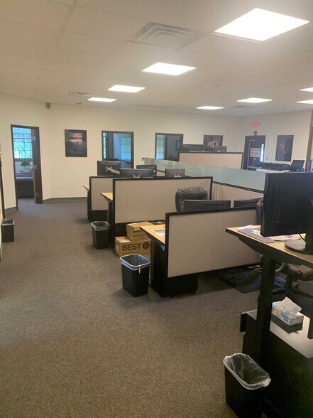 More Photos Of 20 Senn Dr, Chester Springs Light Manufacturing For Sale