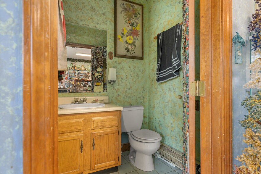 More Photos Of 56 N Bedford St, East Bridgewater Office For Sale