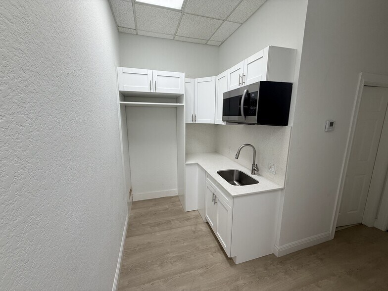 More Photos Of 12350-12360 Wiles Rd, Coral Springs Warehouse For Lease