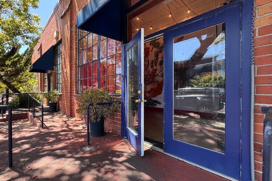 More Photos Of 1329 9th St, Berkeley Storefront Retail Office For Lease