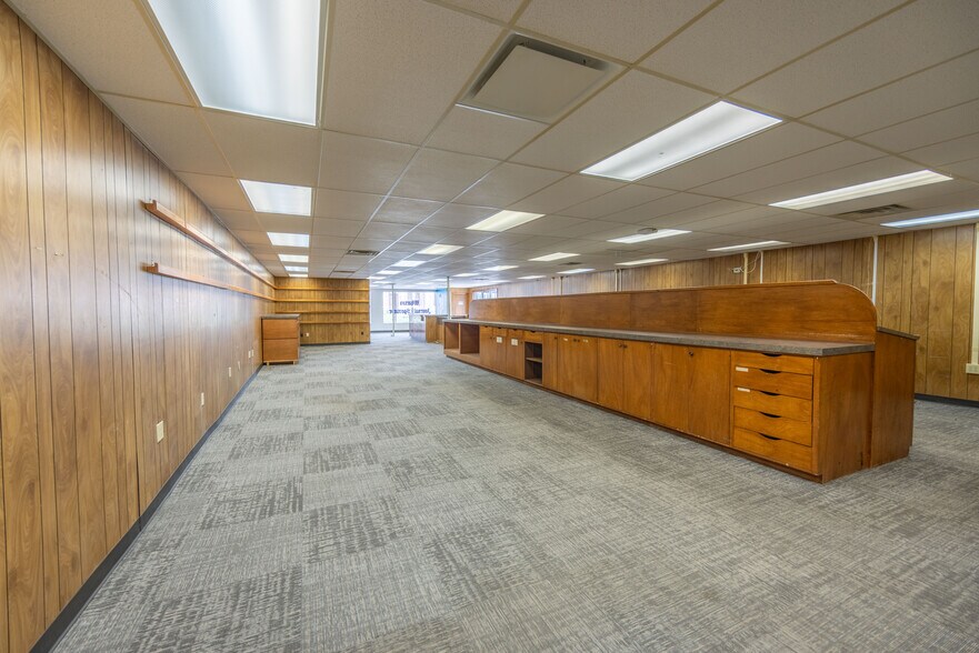 More Photos Of 115 W Burleson St, Wharton Restaurant For Sale