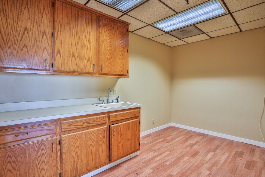 More Photos Of 11930 Goldring Rd, Arcadia Light Distribution For Sale