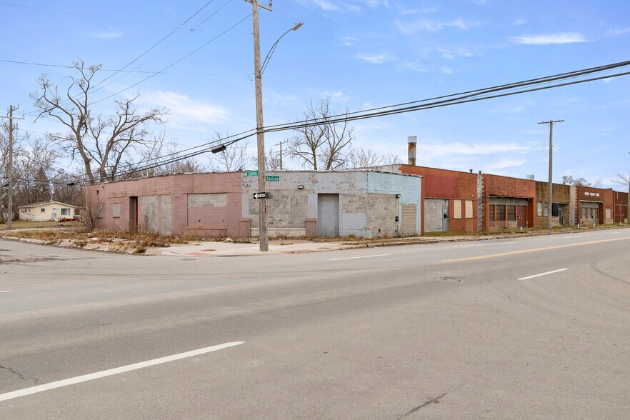 More Photos Of 6870 E Davison St, Hamtramck Industrial For Sale