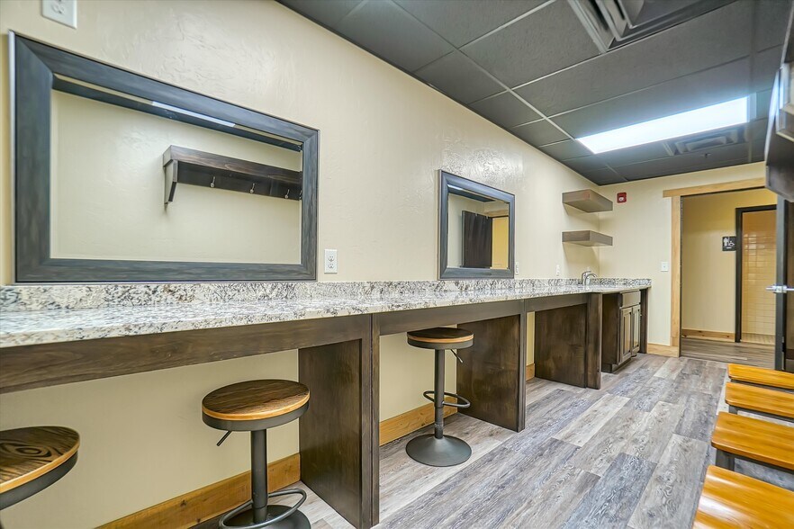 More Photos Of 23894 S Frontage Rd, Weatherford Bar For Sale