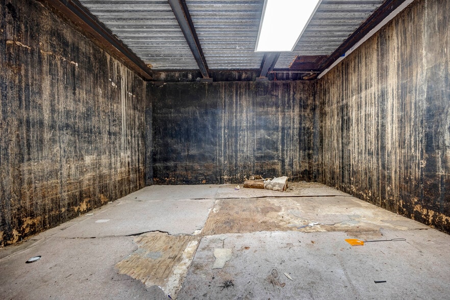 More Photos Of 206 N Benton St, Kennewick Warehouse For Lease