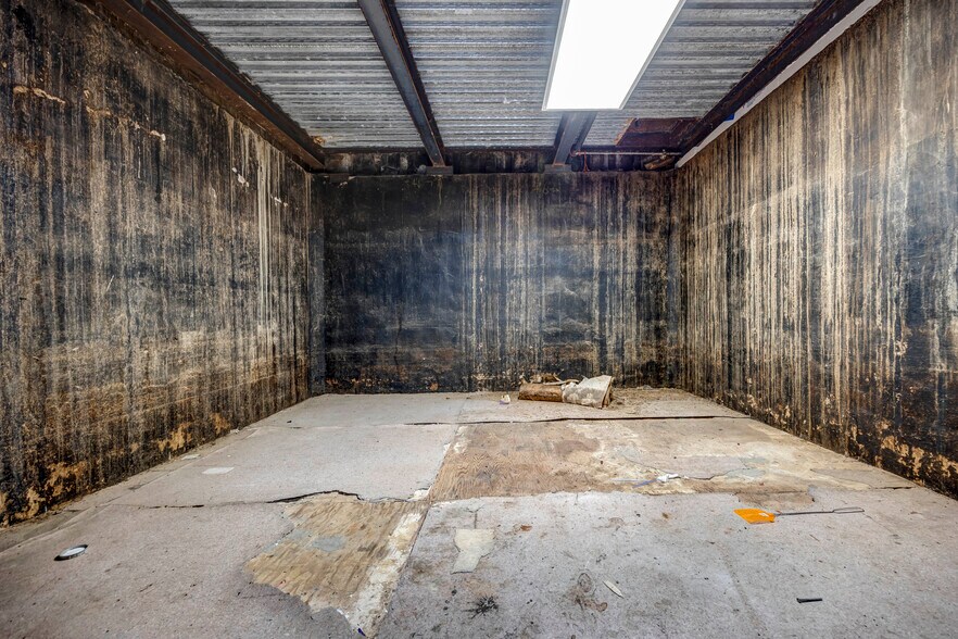 More Photos Of 206 N Benton St, Kennewick Warehouse For Lease