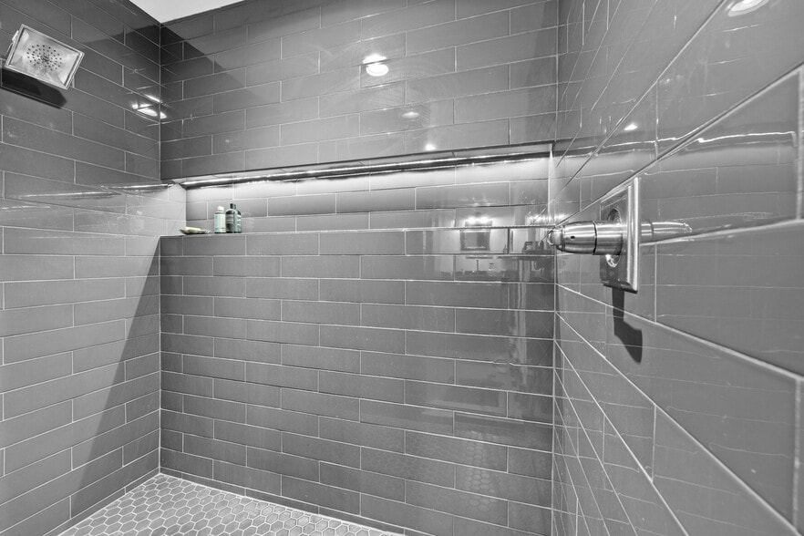 More Photos Of 905 NW 2nd St, Gainesville Industrial For Lease