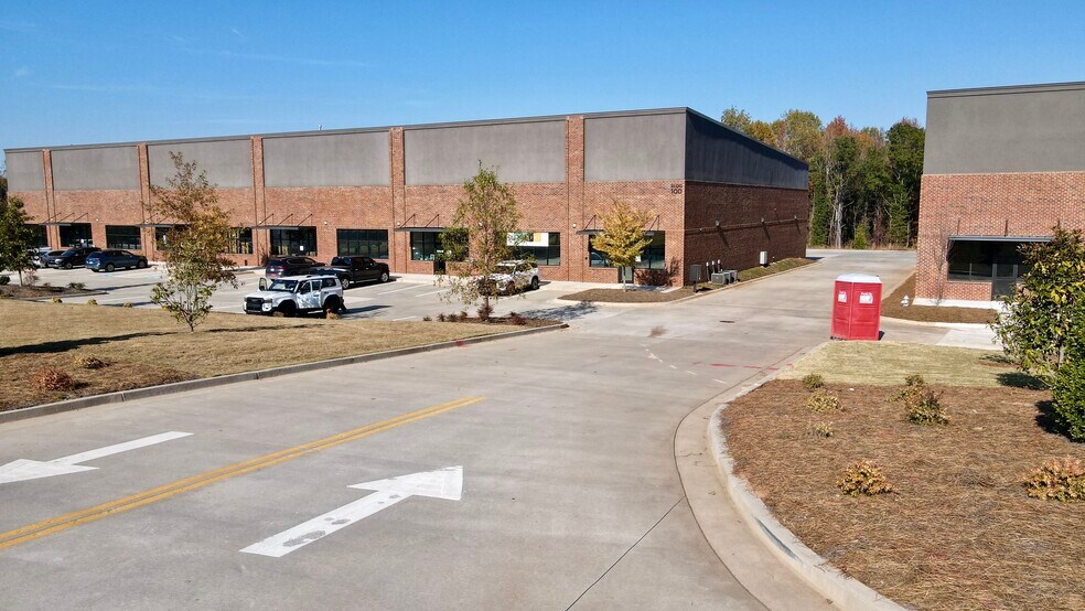 More Photos Of 40 Ellen Sims Ct, Newnan Warehouse For Lease