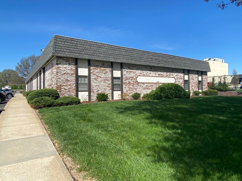 More Photos Of 405-407 S Clairborne Rd, Olathe Unknown For Lease