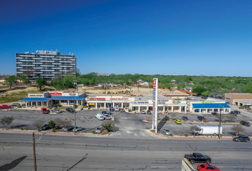 More Photos Of 7049-7075 San Pedro Ave, San Antonio Storefront For Lease