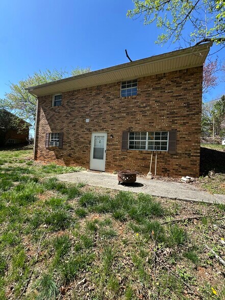 More Photos Of 1701 Mayfield Dr, Roanoke Apartments For Sale