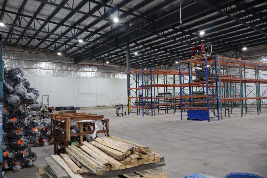 More Photos Of 9200 Boul Parent, Trois-Rivières Warehouse For Sale