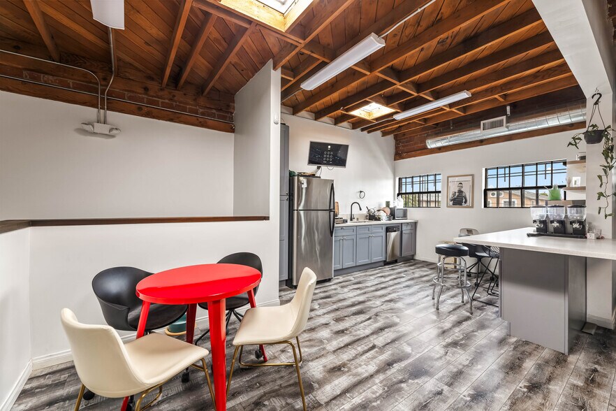 More Photos Of 1458 E 58th Pl, Los Angeles Showroom For Lease