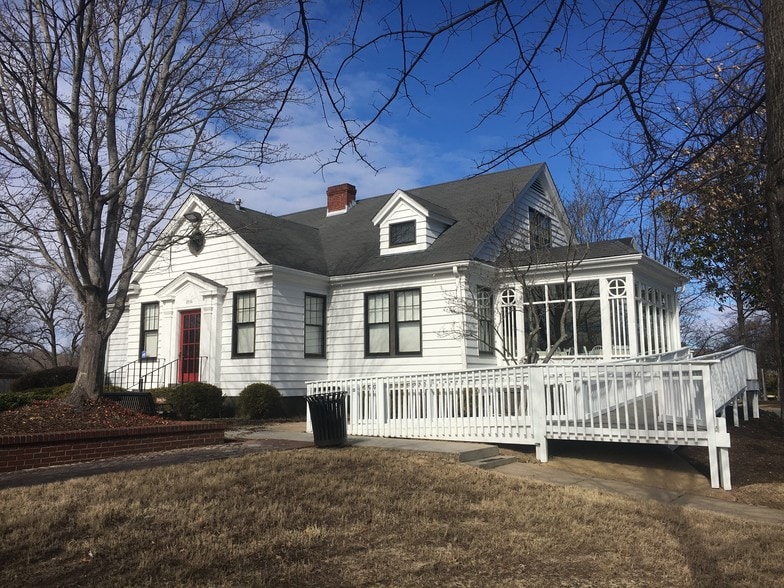 Primary Photo Of 8556 Macon Rd, Cordova Restaurant For Sale