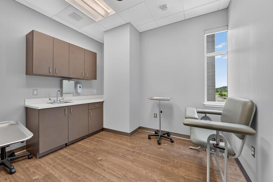 More Photos Of 24430 Stone Springs Blvd, Dulles Town Center Medical For Sale
