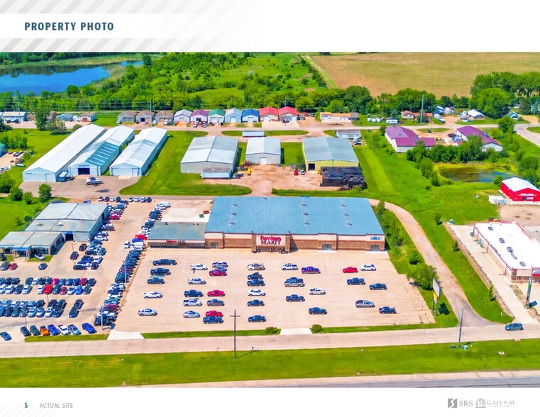 More Photos Of 2502 17th St, Spirit Lake Storefront For Sale