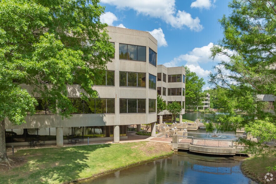 Primary Photo Of 2600 Thousand Oaks Blvd, Memphis Office For Lease