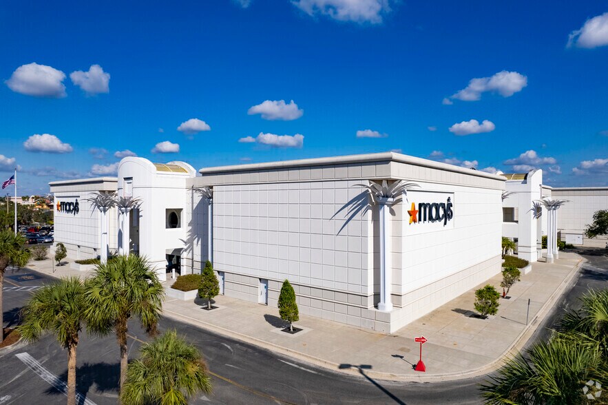 More Photos Of 459 Brandon Town Center Dr, Brandon General Retail For Lease