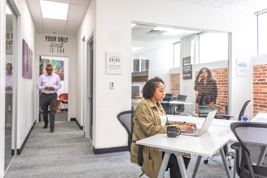 More Photos Of 25 N Market St, Jacksonville Coworking Space
