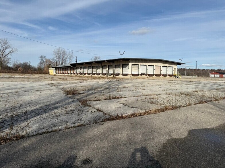 More Photos Of 11740 Dixie Hwy, Birch Run Truck Terminal For Lease