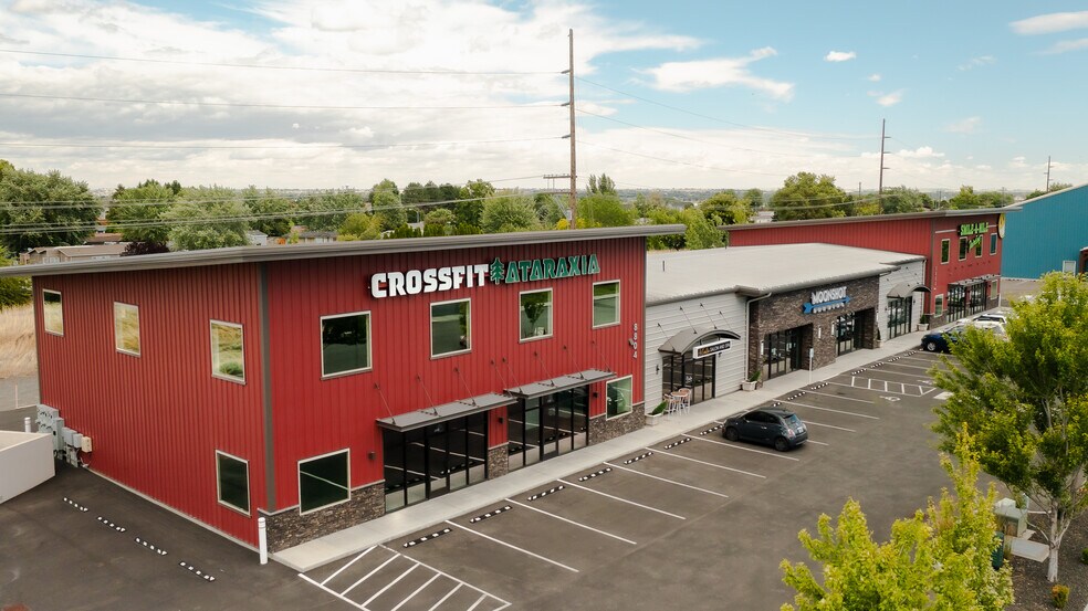 More Photos Of 8804 W Victoria Ave, Kennewick Showroom For Lease